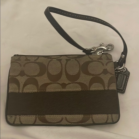 Coach Handbags - Coach wristlet